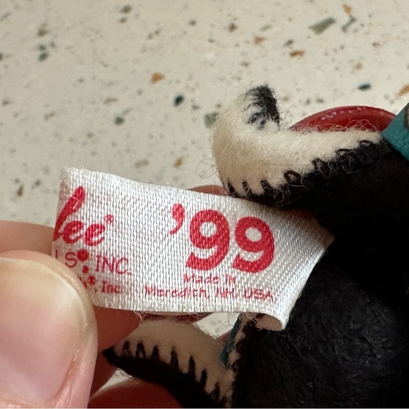 Vintage Annalee 1999 Penguin Christmas Ornament - Picture 5 of 5